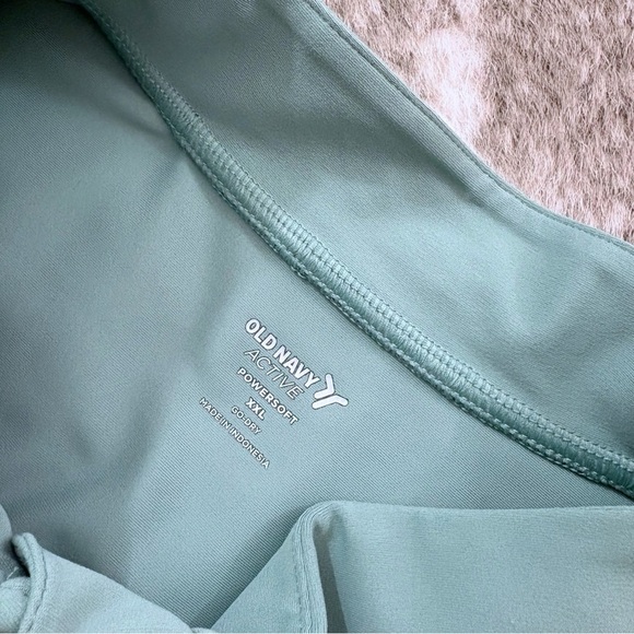 Sleeveless Half Zip Cropped Top - Picture 4 of 10